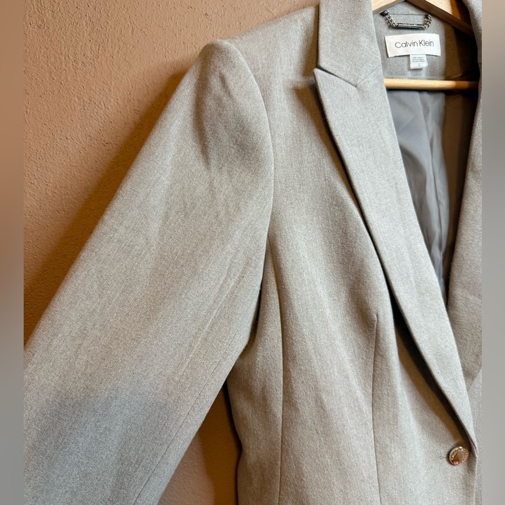Calvin Klein Women's Soft Gray One Button Notch Lapels Structured Blazer Sz 12 - Picture 4 of 16
